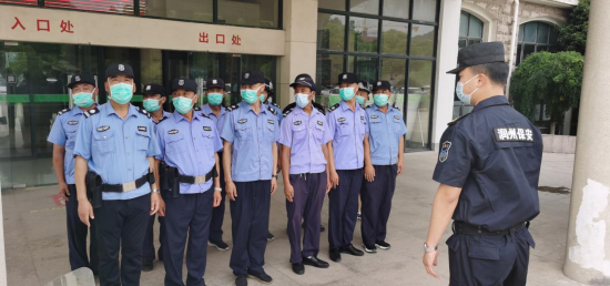 保障醫(yī)患平安--潤州保安公司對鎮(zhèn)江市第三人民醫(yī)院全體隊員進(jìn)行反恐訓(xùn)練