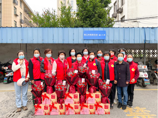 感恩母親節(jié)，慈善慰問(wèn)行|潤(rùn)馨物業(yè)慈善小隊(duì)開(kāi)展  母親節(jié)慈善慰問(wèn)活動(dòng)