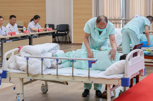 鎮(zhèn)江市潤馨物業(yè)管理有限公司成功舉辦 護(hù)理員職業(yè)技能比賽